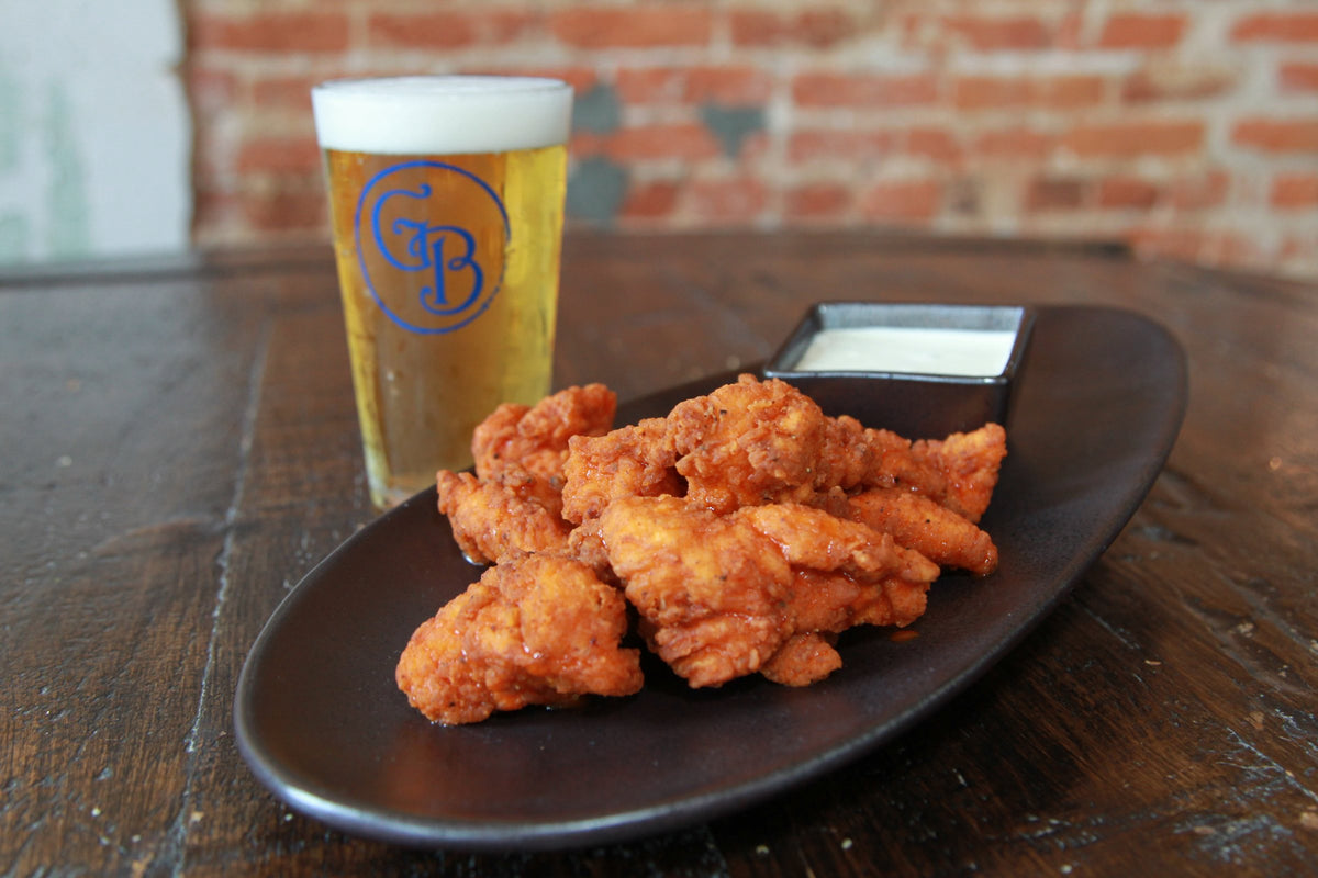 Boneless wings with a side of ranch and a Georgia Blue beer